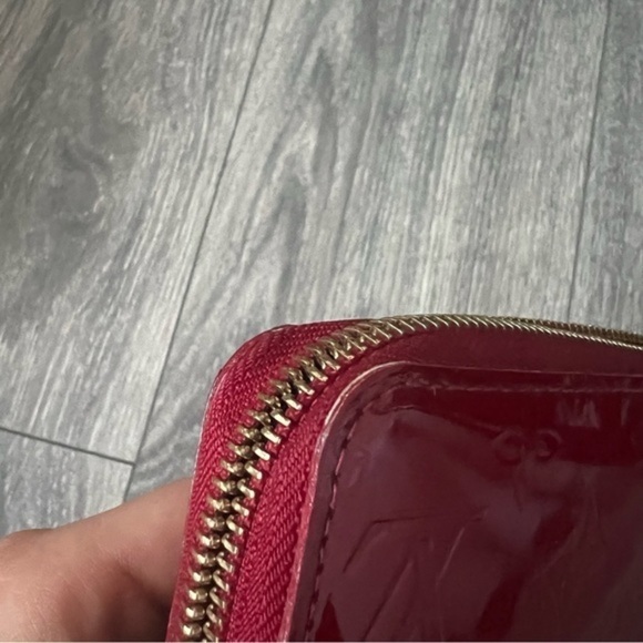 Authenticated Used Louis Vuitton Zippy Wallet  Monogram Vernis Pomme d'Amour Red - Picture 14 of 16